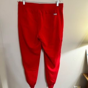 Figs red Zamora joggers (petite)